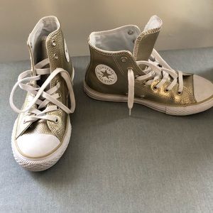Converse Hightop Gold Sneaks ⭐️ size 2